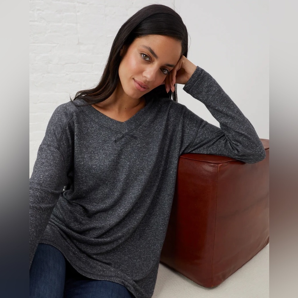 UpWest Top Black Heather V-Neck Step Hem (#11)